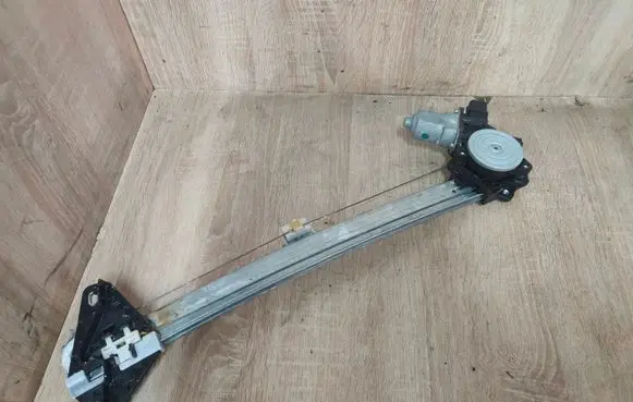Honda Civic Rear door window regulator motor