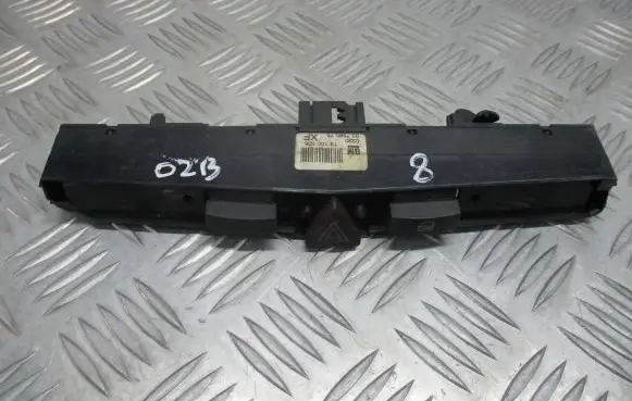 Opel Zafira B Hazard warning light relay 