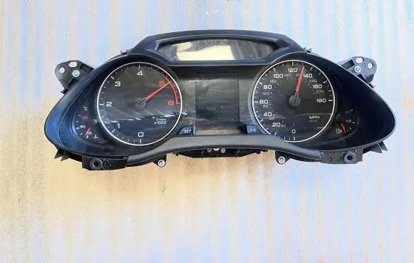 Audi A4 S4 B8 8K Speedometer (instrument cluster) 8K0920981D 8K0920981