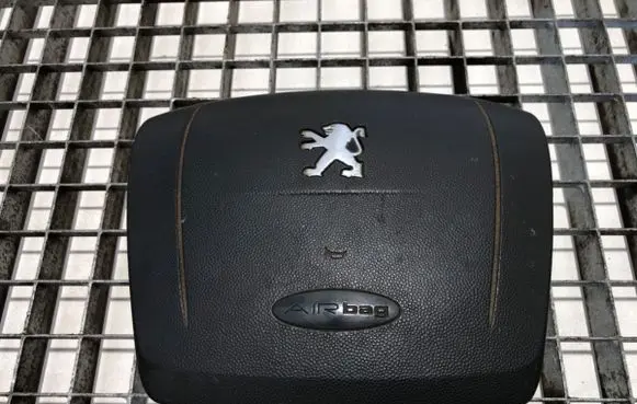 Steering wheel airbag
