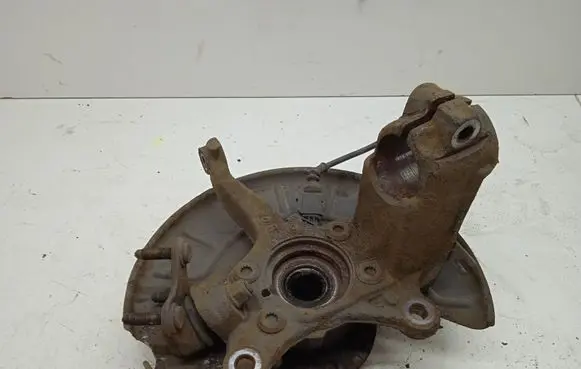 Volkswagen Golf V Front wheel hub
