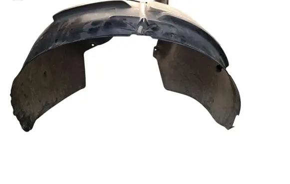 Front wheel arch liner splash guards