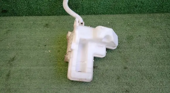 Volkswagen Polo VI Windshield washer fluid reservoir/tank 