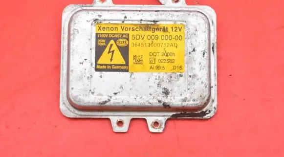 BMW 5 E60 E61 Voltage converter/converter module 5DV009000-00