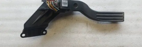 Ford Mondeo Mk III Accelerator throttle pedal 2S719F836DA
