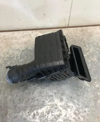 Volkswagen Tiguan Air filter box 5QF129601K 05L906461F