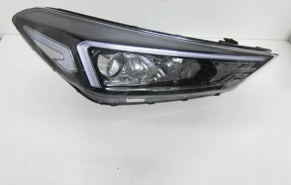 Hyundai Tucson TL Headlight/headlamp D792111A20 92102D7600