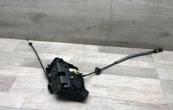 Volvo XC70 Front door lock 31253657 A048317 986891106