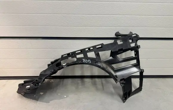 Aston Martin Vantage III Fender mounting bracket RY6313069CBBD5 80203393 663934