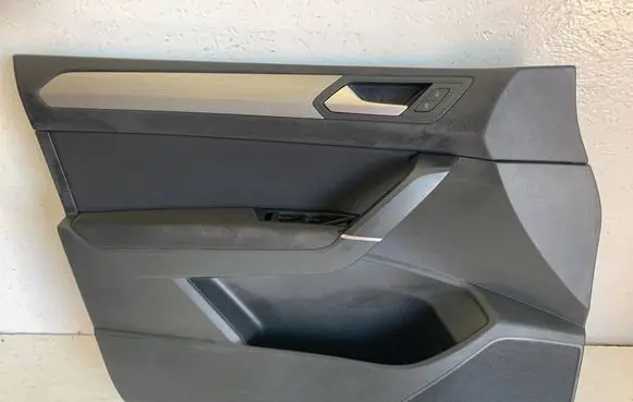 Volkswagen Tiguan Front door card panel trim 