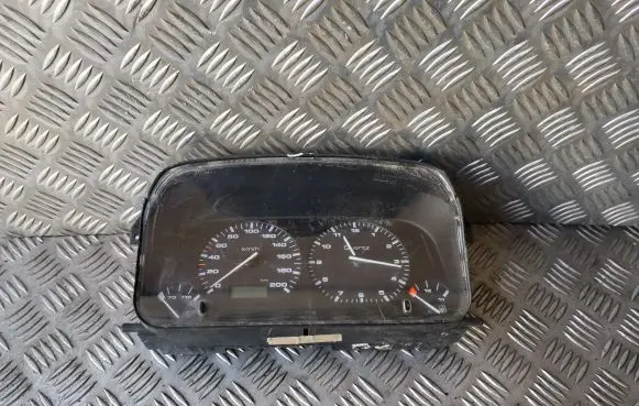 Volkswagen Caddy Speedometer (instrument cluster) 88311235 87001323