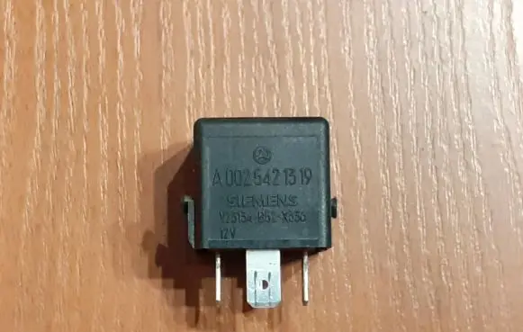 Mercedes-Benz C W202 Other relay 2078 A0025421319