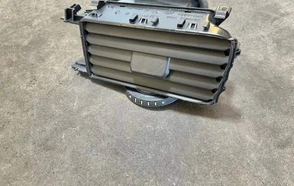 Volkswagen Golf VII Dash center air vent grill 5G2815736