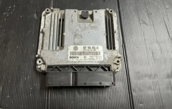 Volkswagen Golf V Engine control unit/module 06F906056AD 1039S06801 0261S02094