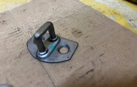 Dacia Duster II Rear door lock loop/hook striker 825703427R