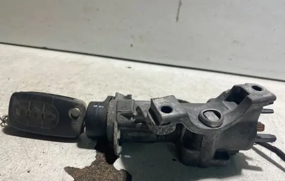Audi A4 S4 B6 8E 8H Ignition lock 4B0905851C
