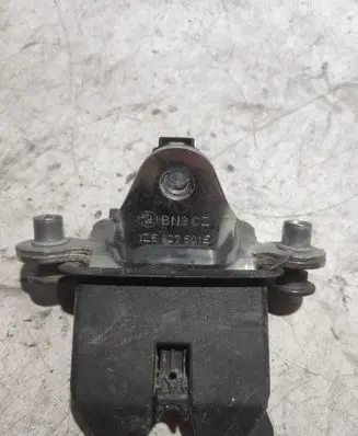 Skoda Octavia Mk2 (1Z) Tailgate/trunk/boot lock/catch/latch 1Z5827501E