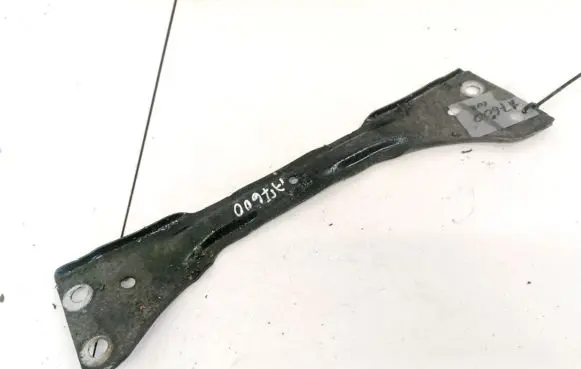 Skoda Octavia Mk2 (1Z) Engine mounting bracket