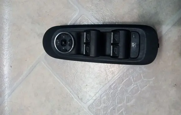 Ford Mondeo MK IV Electric window control switch 7S7T14A132AB