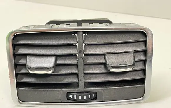 Rear air vent grill