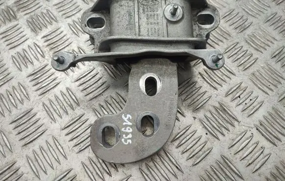 Ford Turneo Courier Engine mount bracket