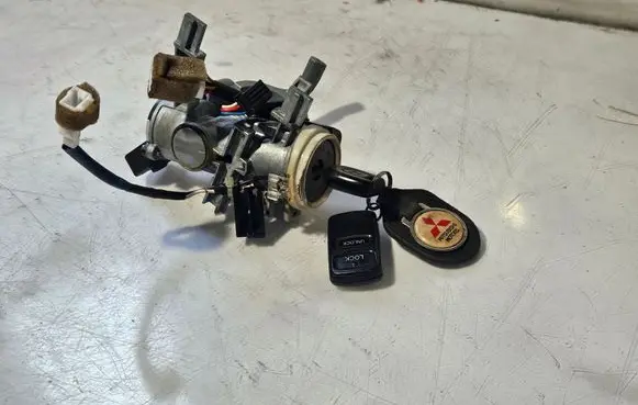 Mitsubishi Pajero Ignition lock 337860