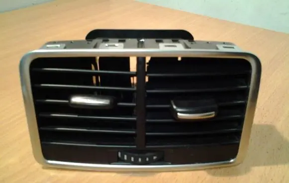 Rear air vent grill