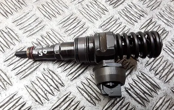 Skoda Octavia Mk2 (1Z) Fuel injector 038130073ag 0414720215