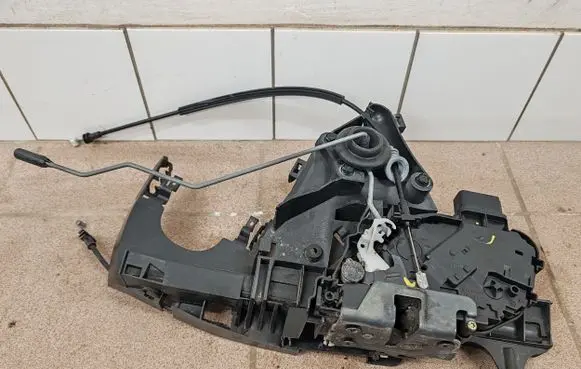 Volvo V50 Front door lock 30699109 30699787