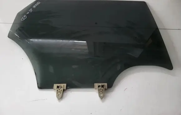 Nissan Qashqai Rear door window glass 43R001595