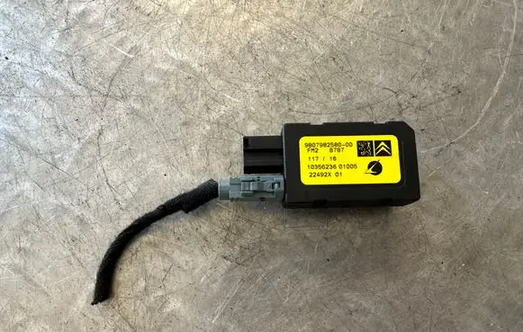 Citroen C4 II Picasso Aerial antenna amplifier 9807982580