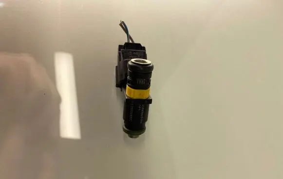 Volkswagen Golf V Fuel injector 036906031AG 036906031