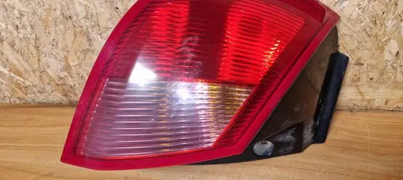 Mitsubishi Colt Rear/tail lights Mr957365 27850102