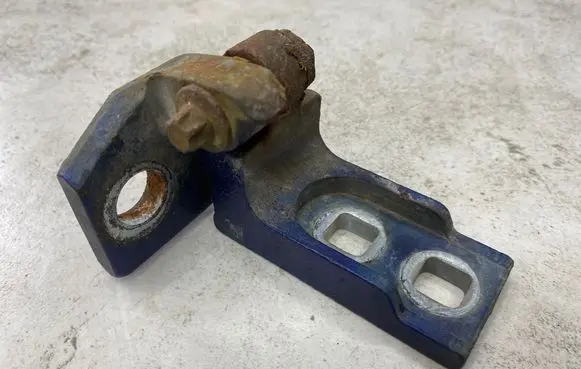 Opel Corsa D Front door lower hinge 