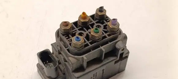 Tesla Model S Air suspension valve block 15152400272
