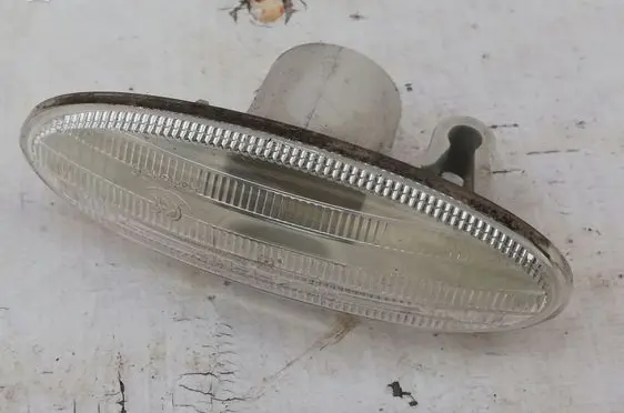 Nissan Juke I F15 Front fender indicator light