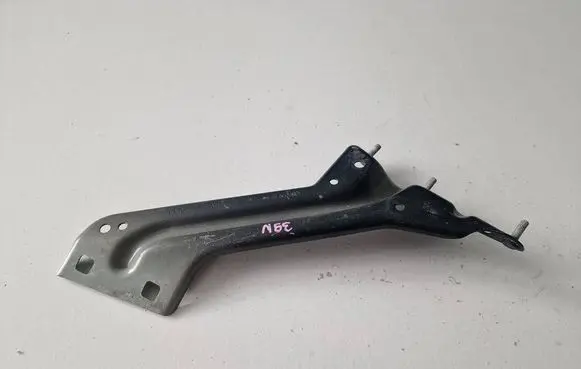 Audi Q5 SQ5 Fender mounting bracket 8R0821136