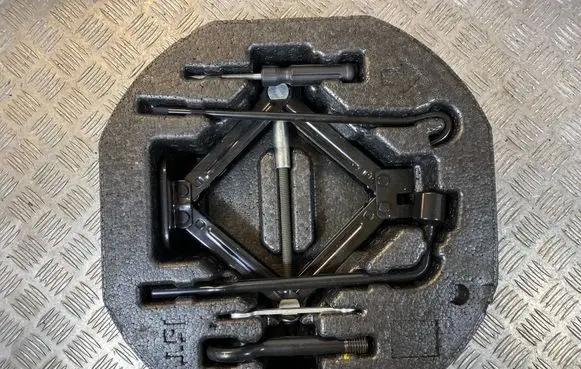 KIA Picanto Tool set JA09149G6100