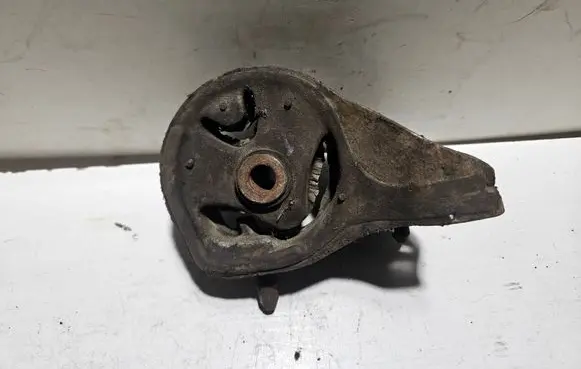 Honda Concerto Engine mount bracket