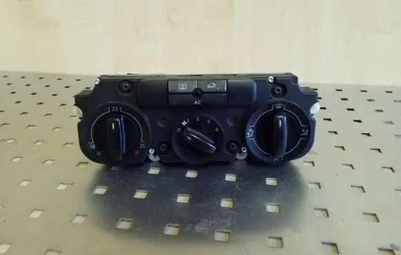 Volkswagen Golf V Climate control unit 1K1820045