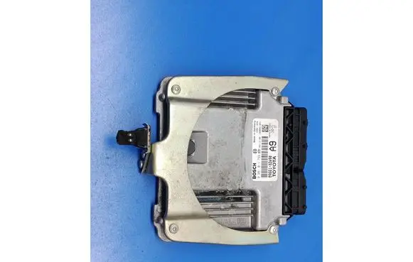 Toyota Corolla E120 E130 Engine control unit/module ECU 8966102A90