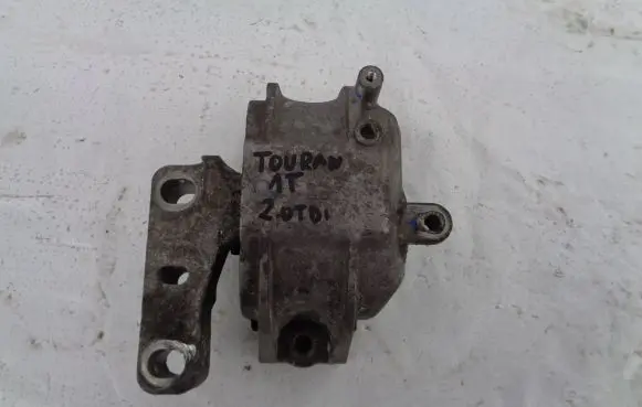 Volkswagen Touran I Engine mount bracket 1K0199262AT