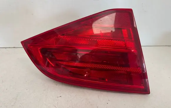 Tailgate rear/tail lights