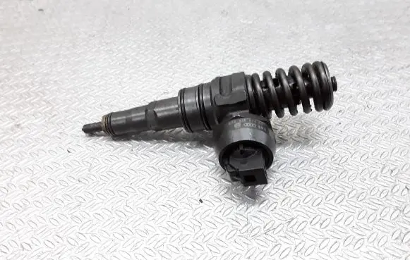 Skoda Octavia Mk2 (1Z) Fuel injector 038130073AG