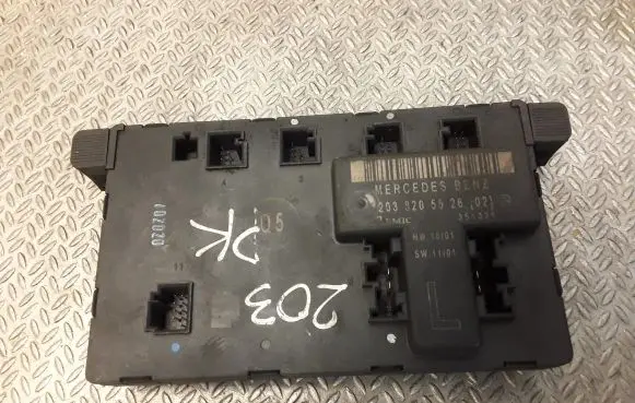 Mercedes-Benz C W203 Door control unit/module 2038205526 A2038205526