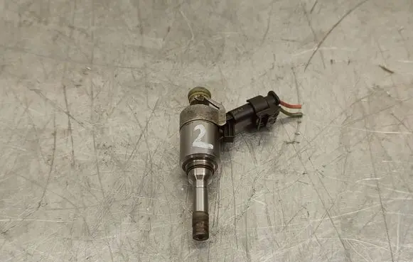 Audi A4 S4 B7 8E 8H Fuel injector 06H906036G