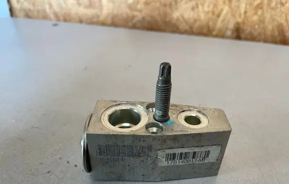 Opel Mokka X Air conditioning (A/C) expansion valve 16463056
