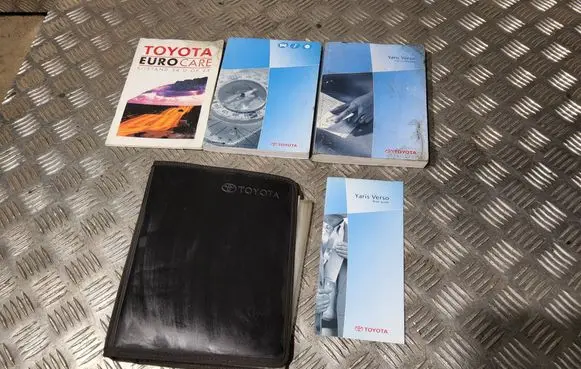 Toyota Yaris Verso User manual