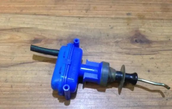 Audi 100 S4 C4 Central locking vacuum pump 893862153d