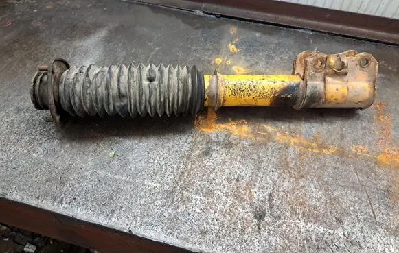 Suzuki Vitara (ET/TA) Front shock absorber/damper